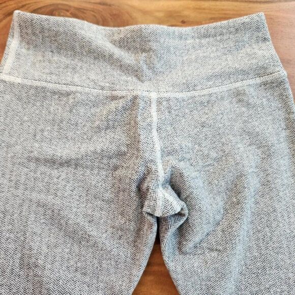 Lululemon Wunder Under Crop - Picture 5 of 9